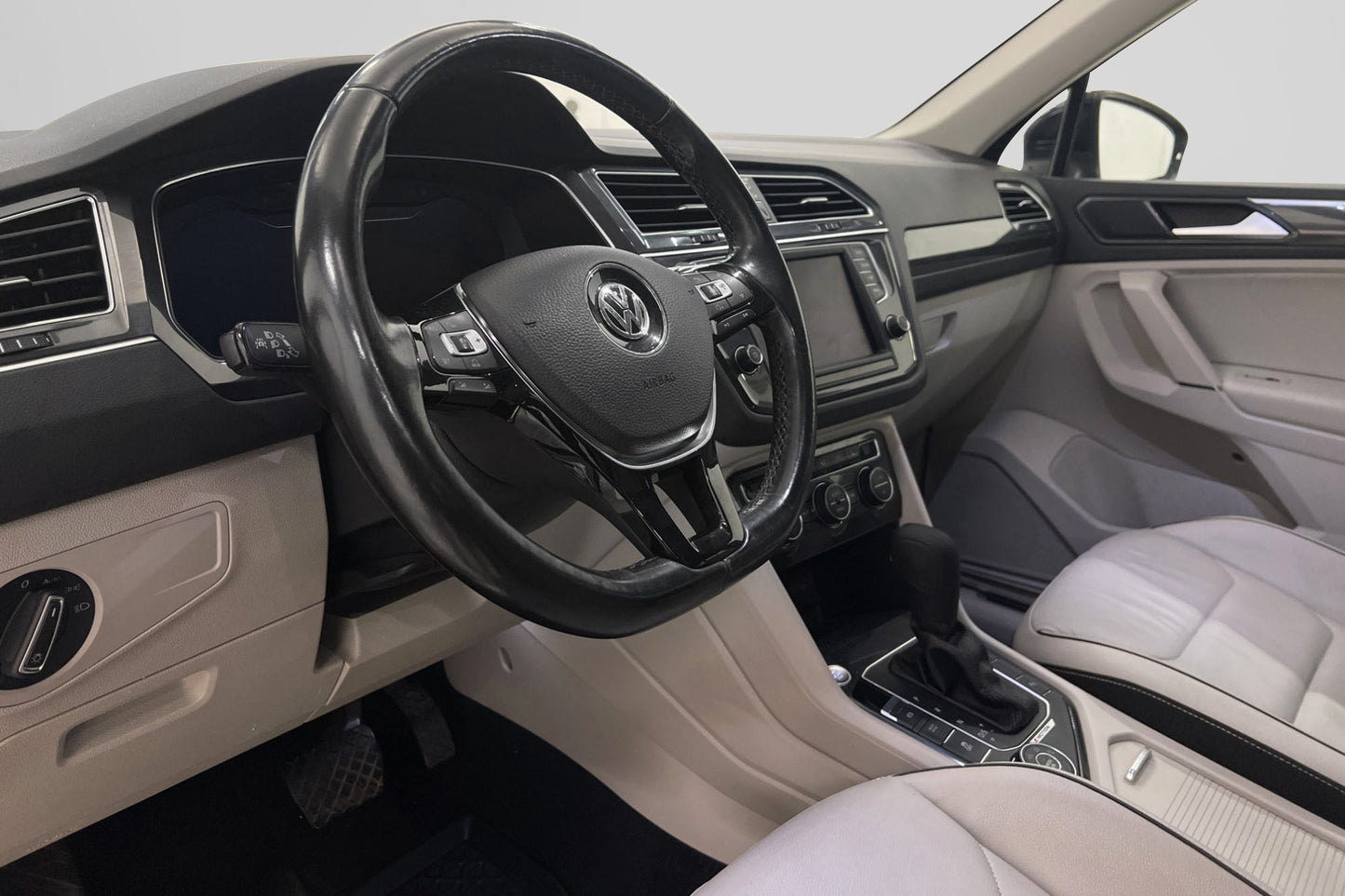 Volkswagen Tiguan 4Motion 190h Cockpit Skinn Elstol Keyless