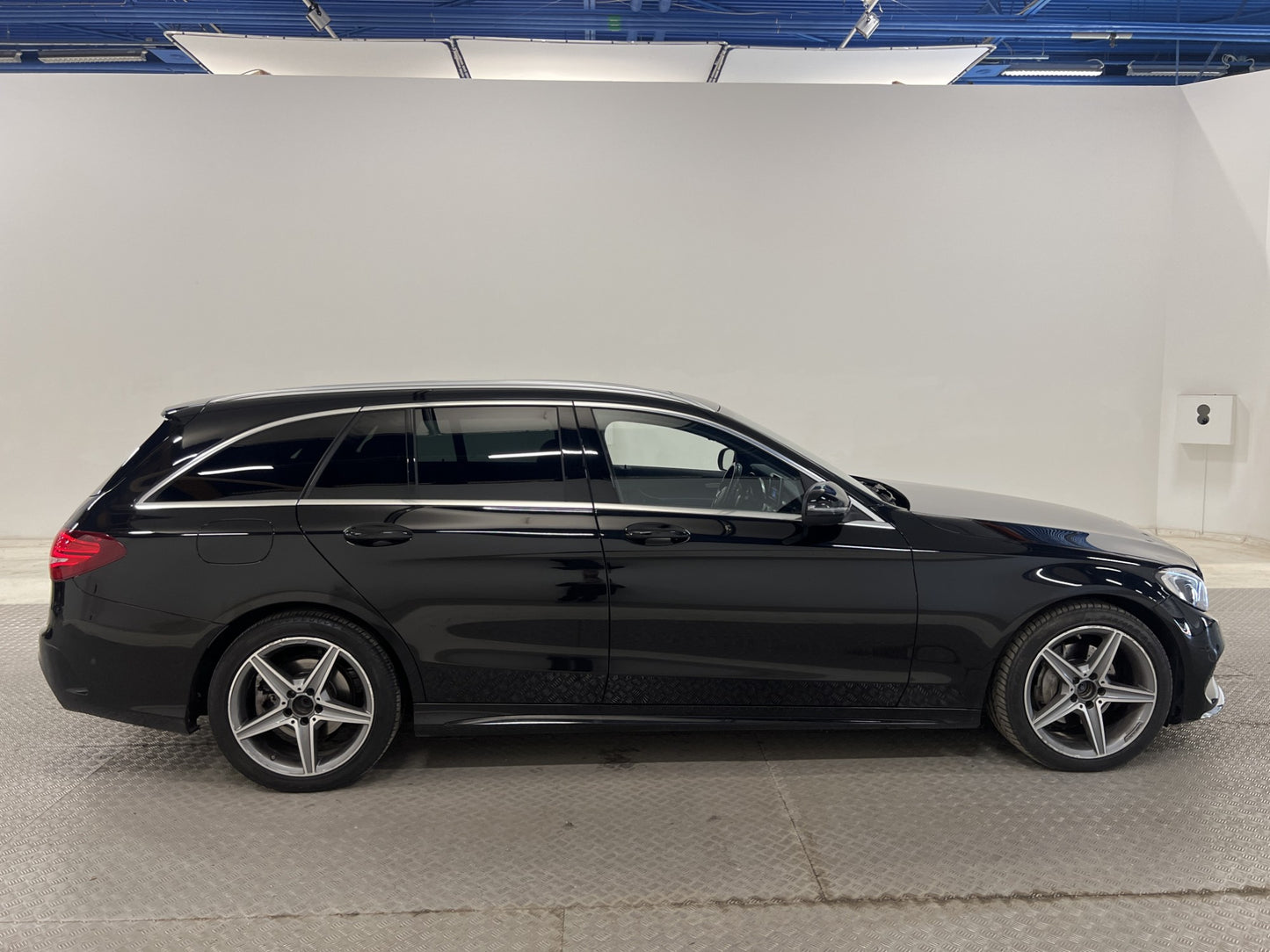 Mercedes-Benz C 220 T 4M 170hk Drag Skinn Pano LED Burmester