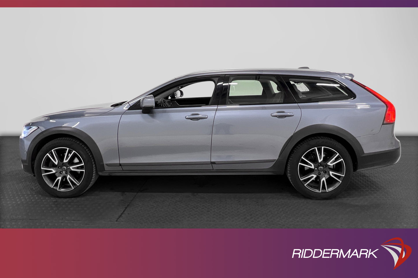 Volvo V90 Cross Country D5 AWD Pro D-Värm Pano B-Kamera VOC