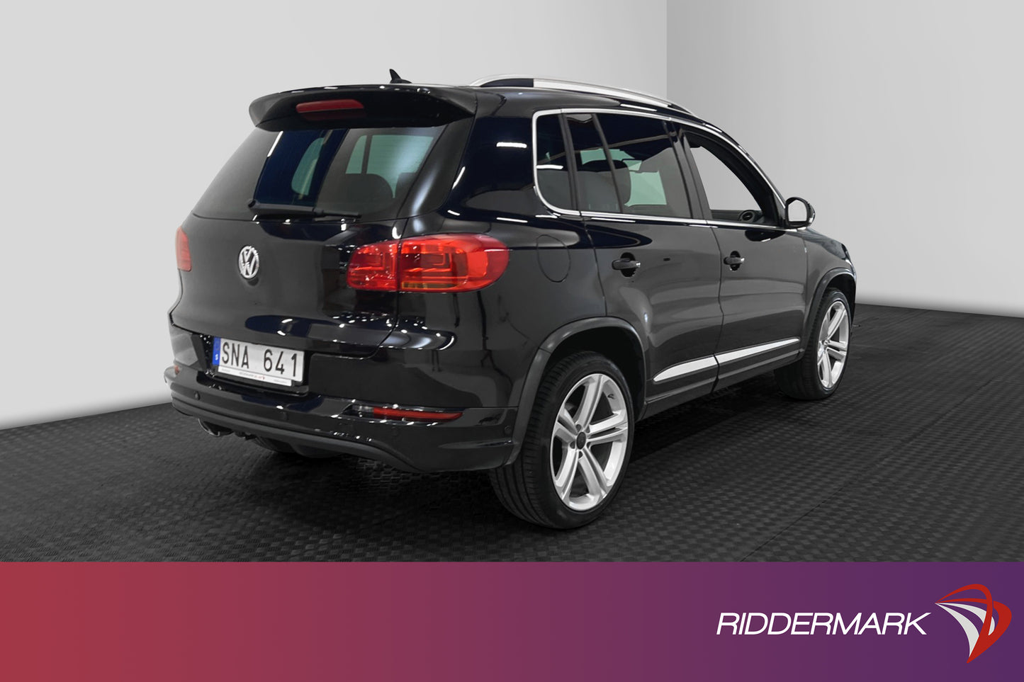 Volkswagen Tiguan 2.0 TDI 177hk 4M R-Line D-Värm Pano Skinn