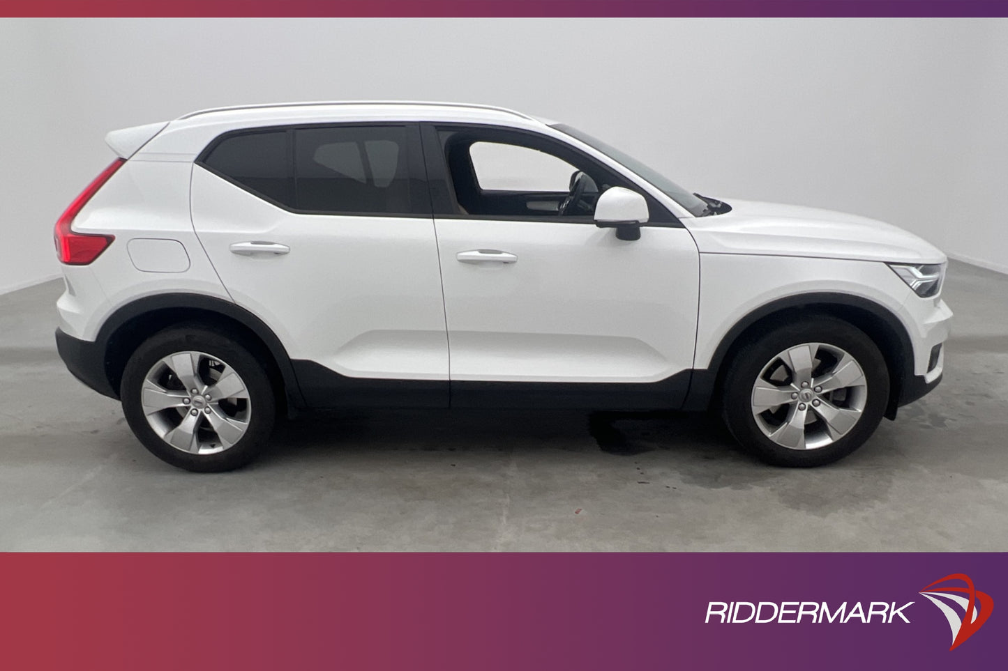 Volvo XC40 D4 AWD Momentum VOC Värm Skinn Kamera BLIS Drag