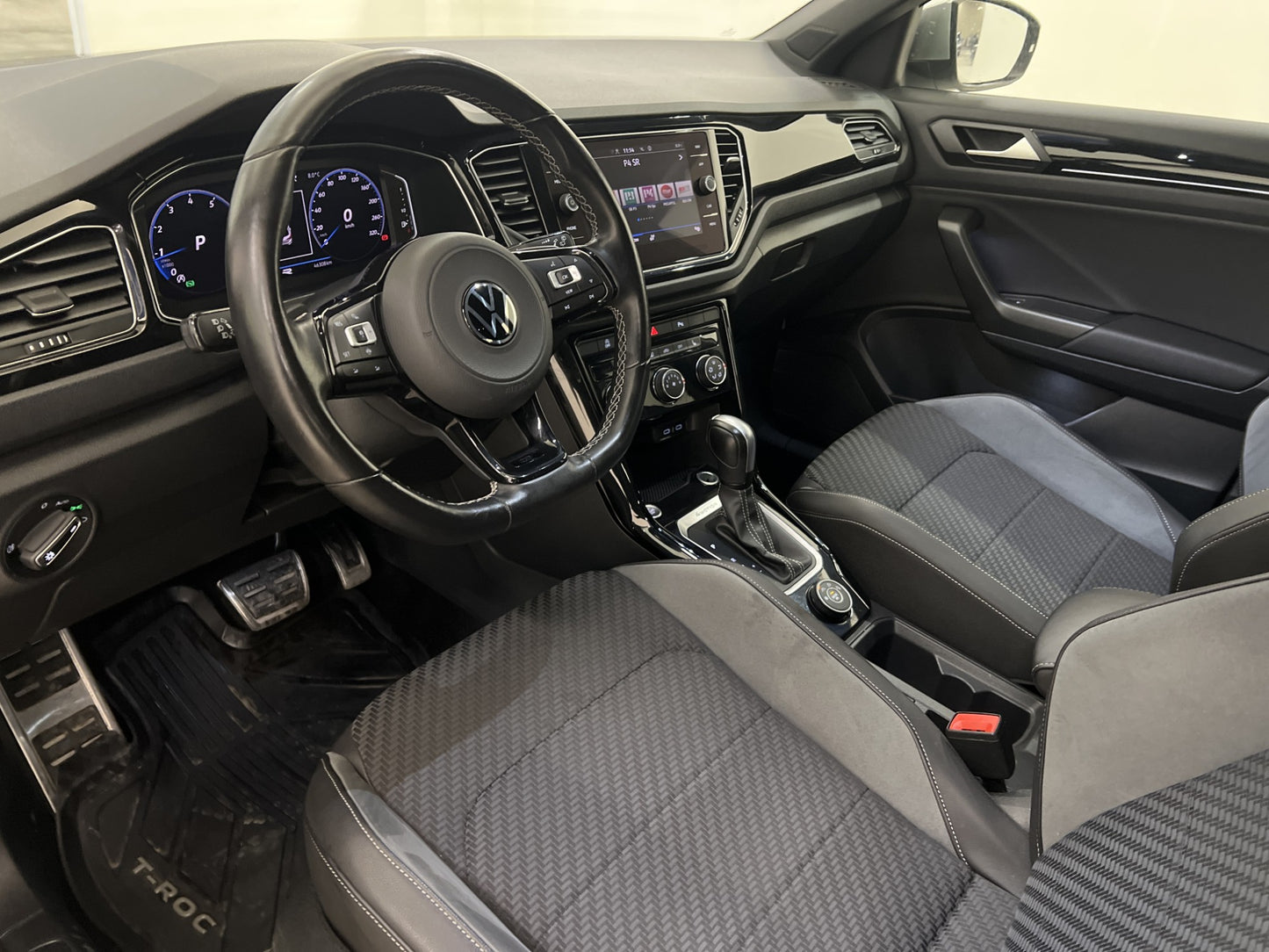 Volkswagen T-Roc R 4M 300hk Cockpit Kamera CarPlay Välservad