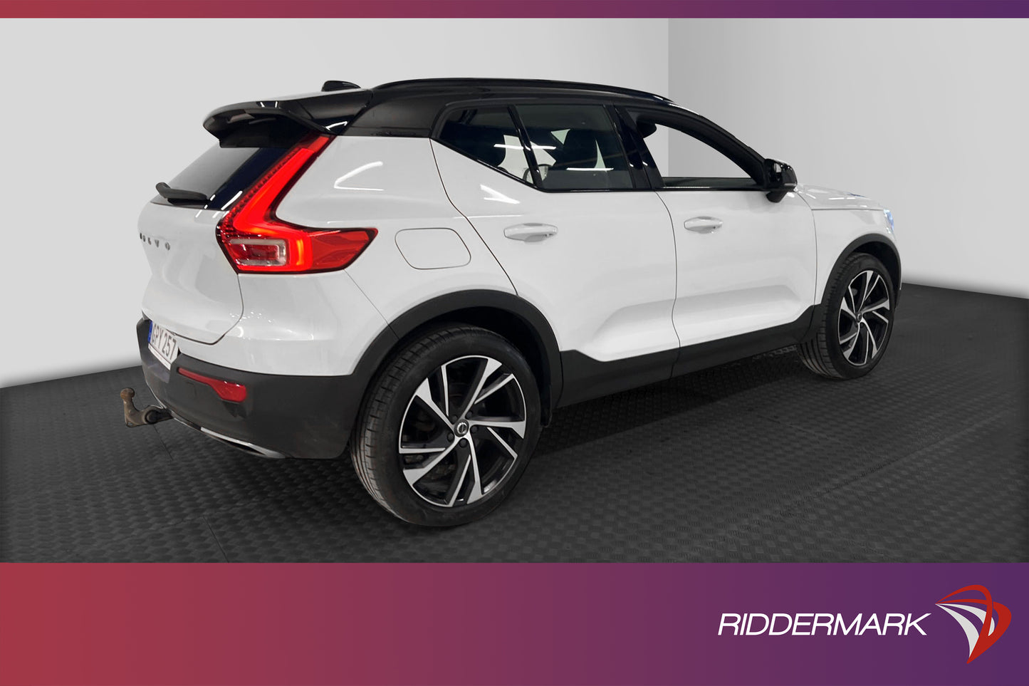 Volvo XC40 D4 AWD 190hk R-Design VOC Pano Kamera BLIS Drag