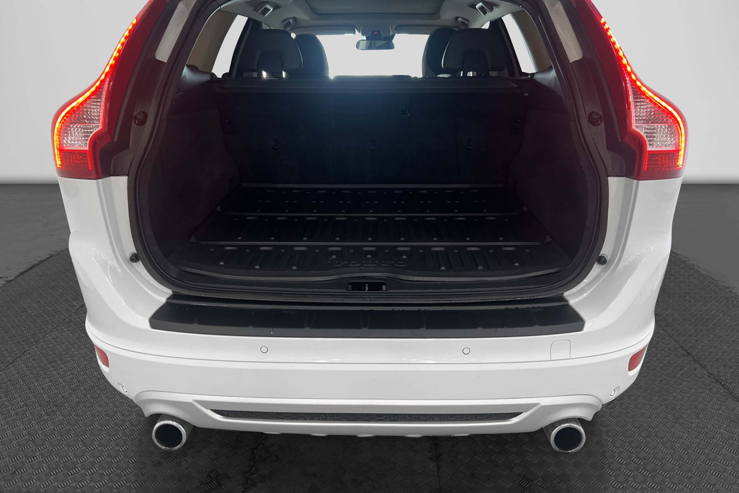 Volvo XC60 D5 215hk AWD R-Design D-Värm Pano VOC Skinn Navi