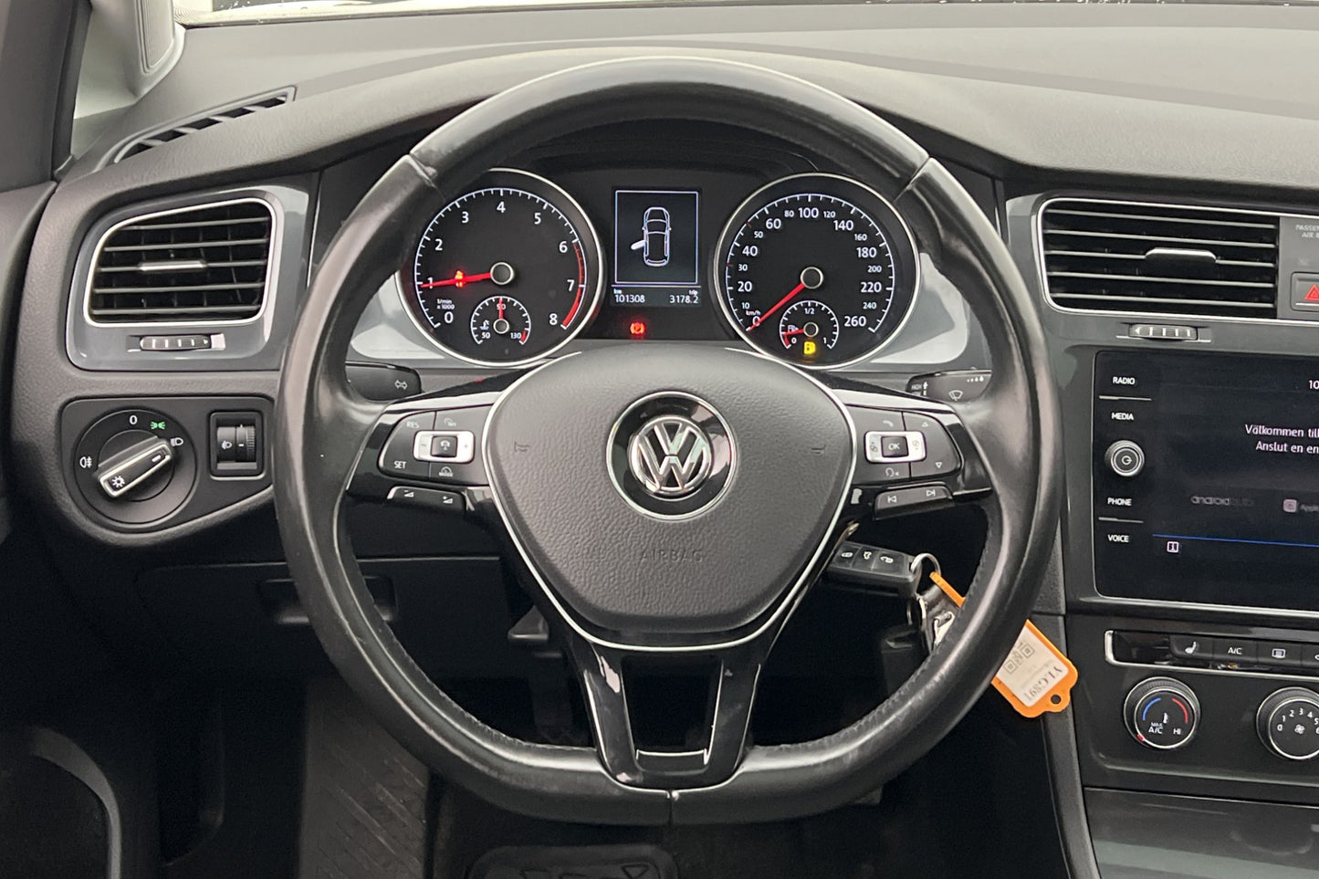 Volkswagen Golf 1.0 TSI 110hk Taklucka CarPlay Välservad