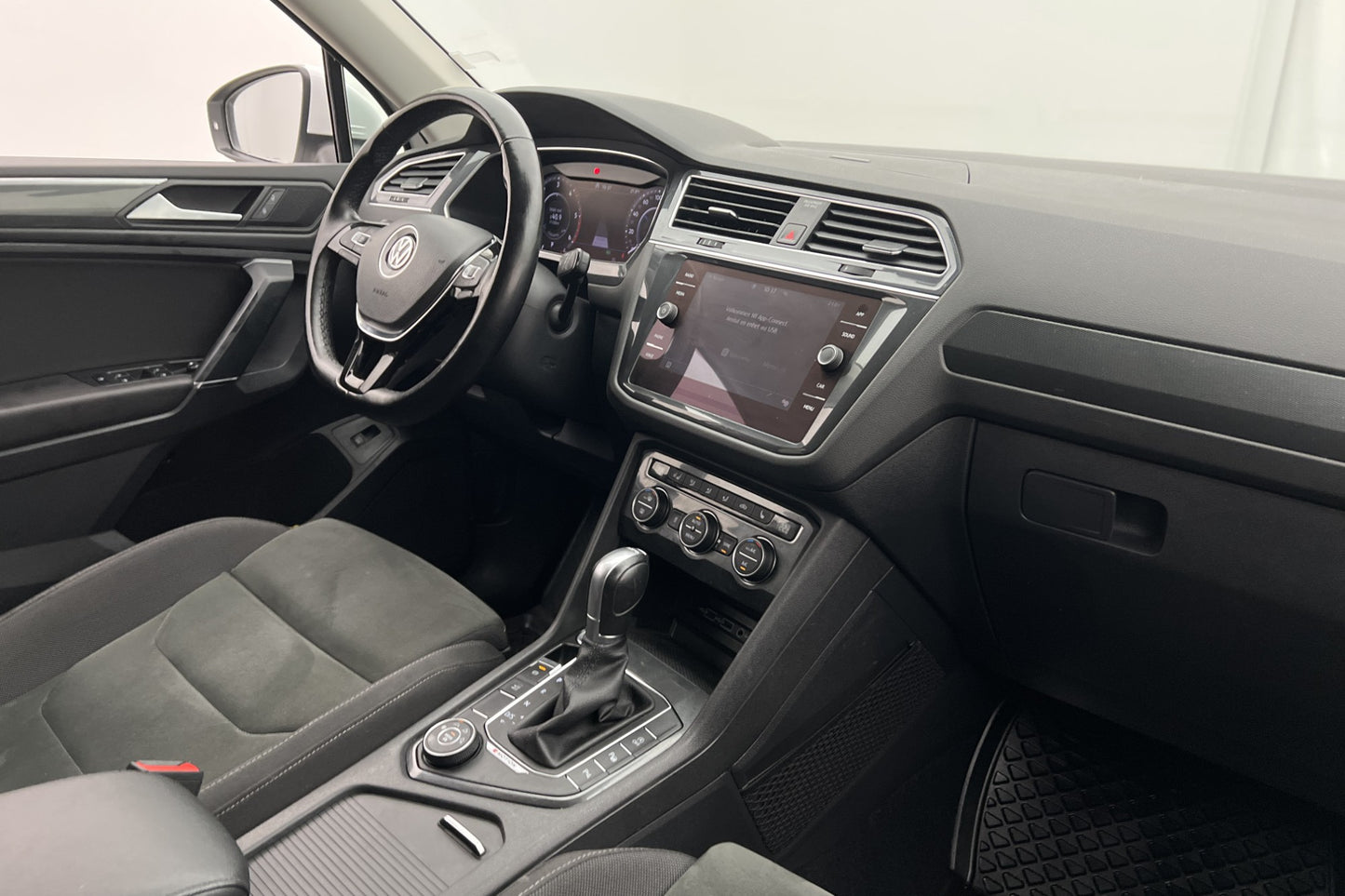 Volkswagen Tiguan Allspace 4M R-Line Cockpit 7-Sits D-Värm