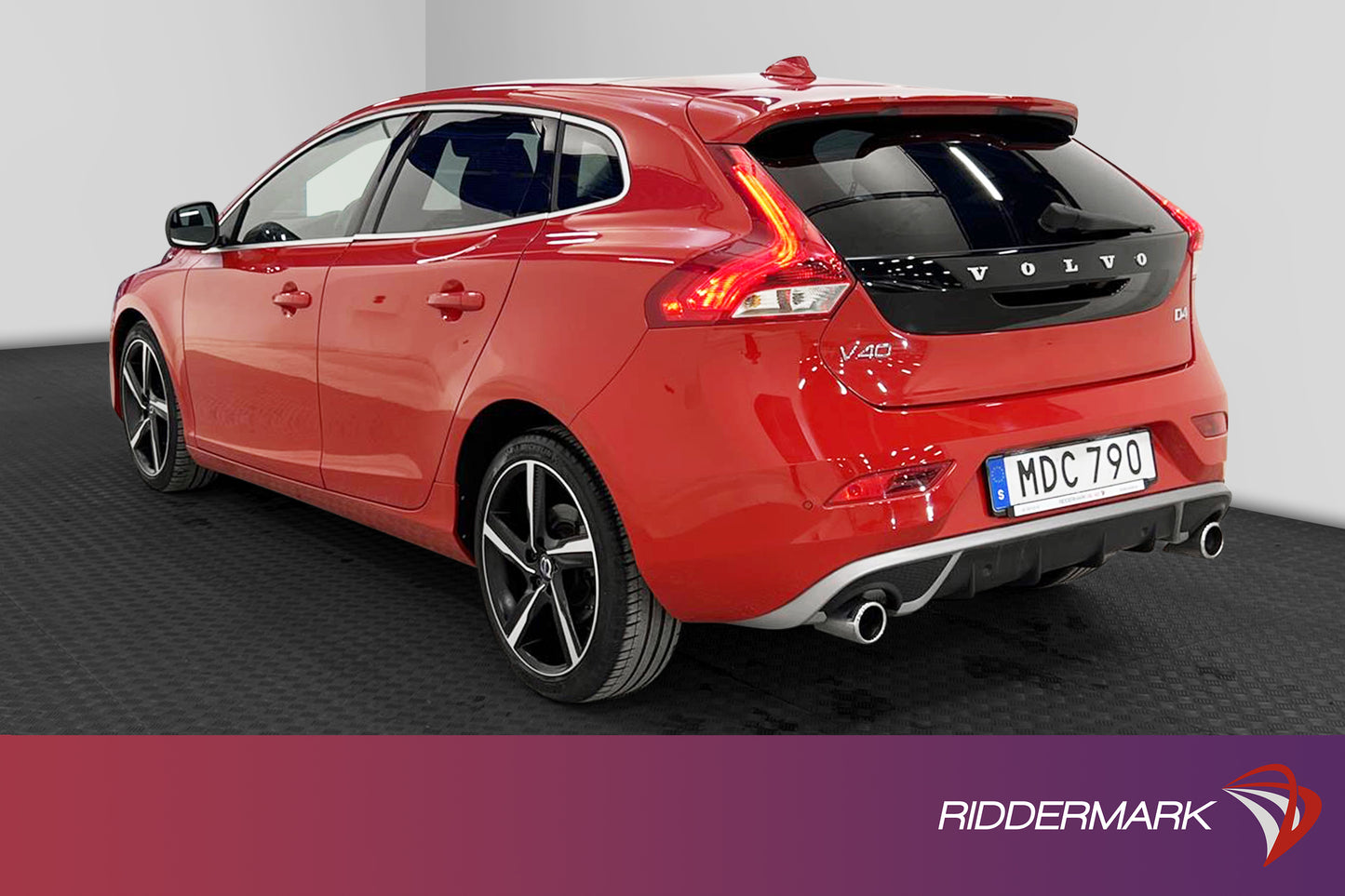 Volvo V40 D4 R-Design VOC Värmare Pano Skinn HELG KAMPANJ