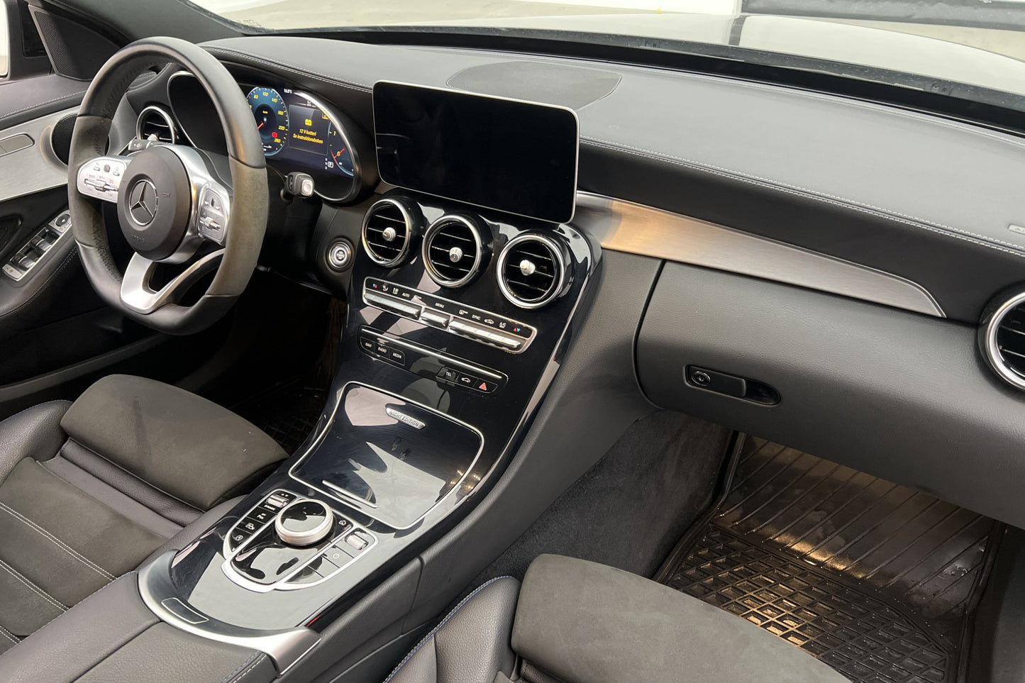 Mercedes-Benz C 220 T d 4M AMG Night Edition Cockpit 194hk