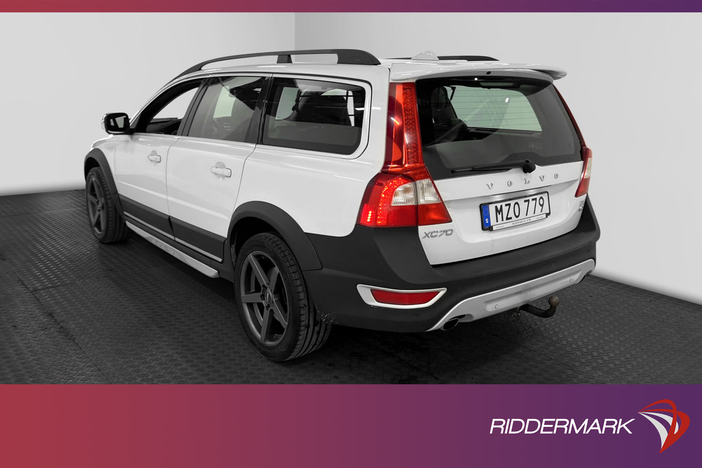 Volvo XC70 D4 AWD 163hk Momentum Skinn Värmare Drag