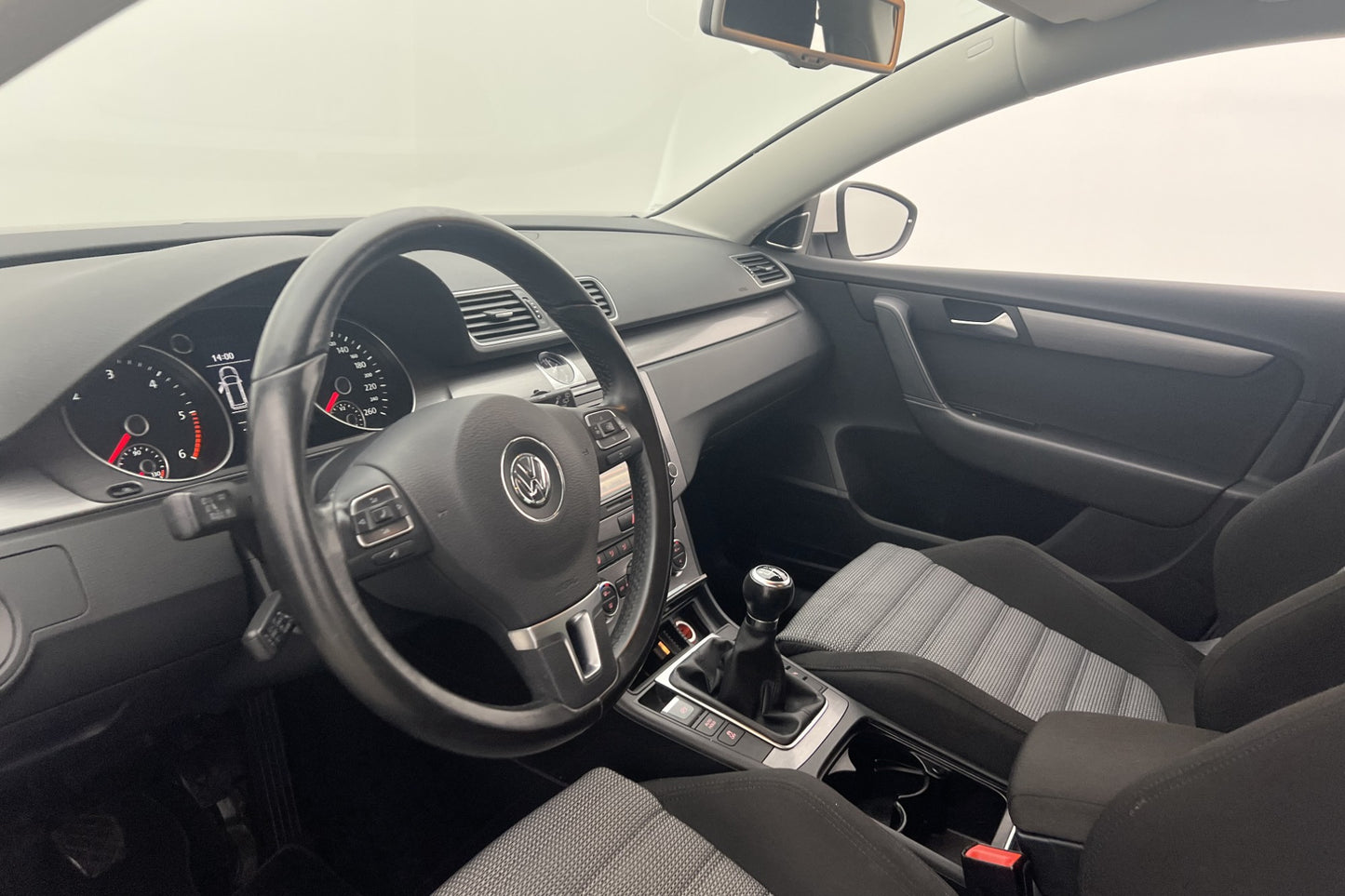 Volkswagen Passat TDI 140hk Dynaudio Kamera Drag Välservad