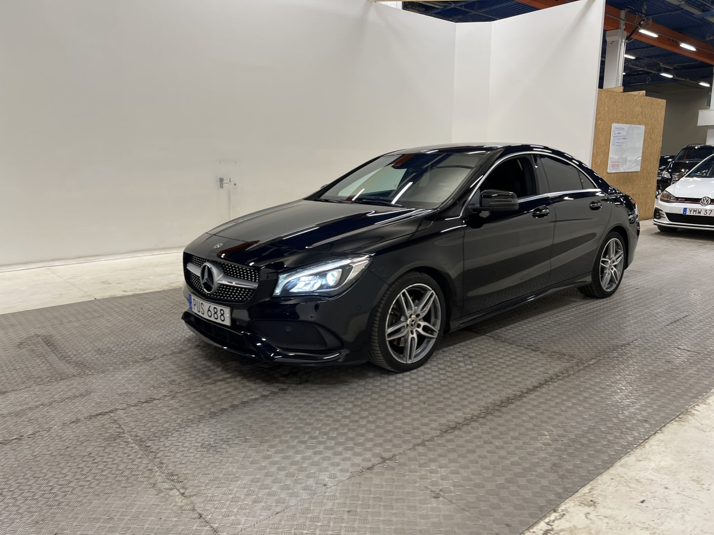 Mercedes-Benz CLA 220 d 177hk AMG B-kamera Pano 1 Brukare