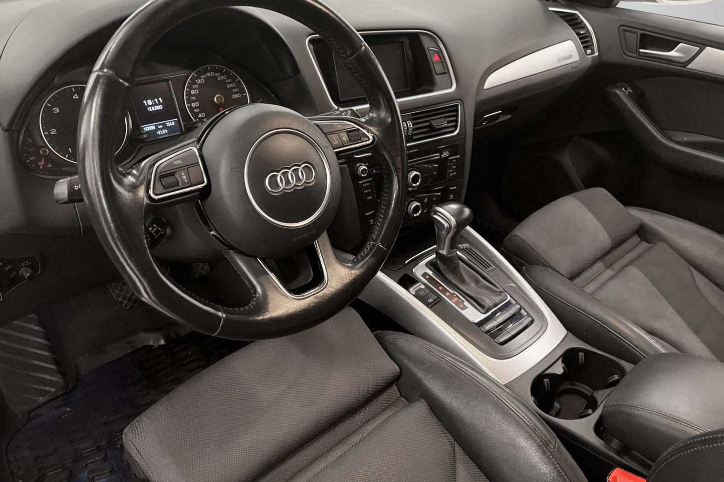 Audi Q5 2.0 TDI 190hk Quattro S-line Dragkrok Halvskinn