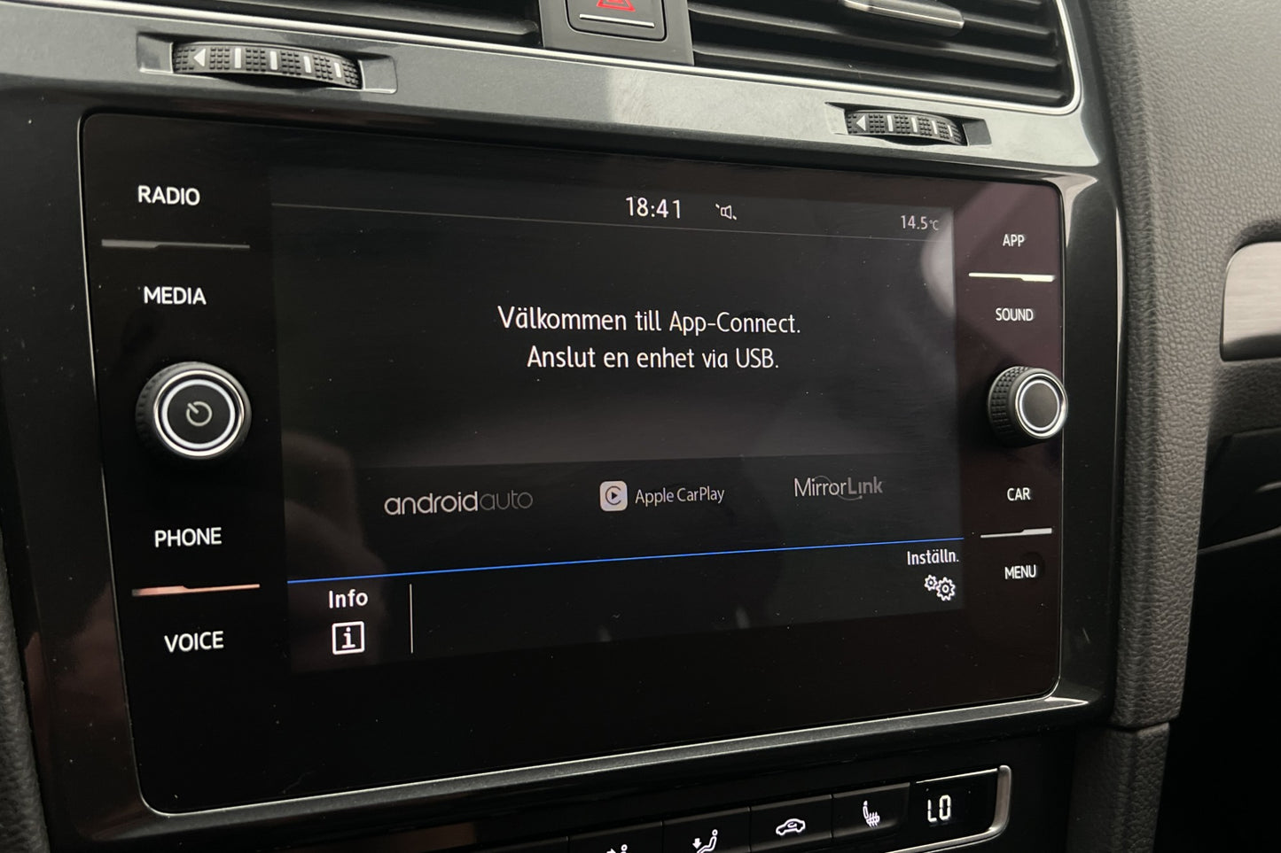 Volkswagen Golf 1.6 TDI 115hk Style Sensorer CarPlay Välserv