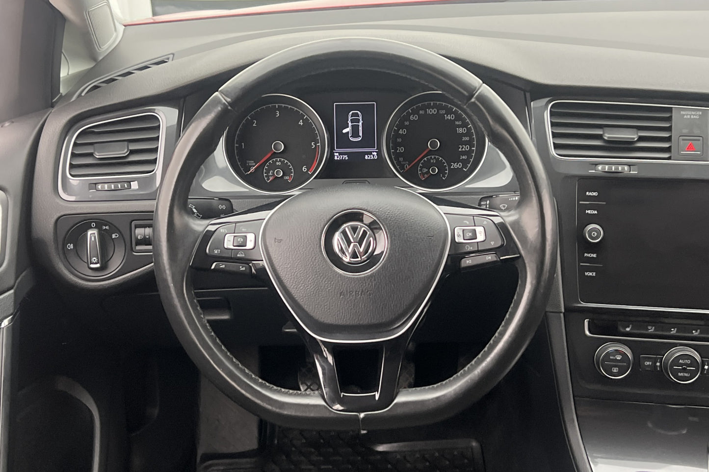 Volkswagen Golf 1.6 TDI 115hk Style Sensorer CarPlay Välserv