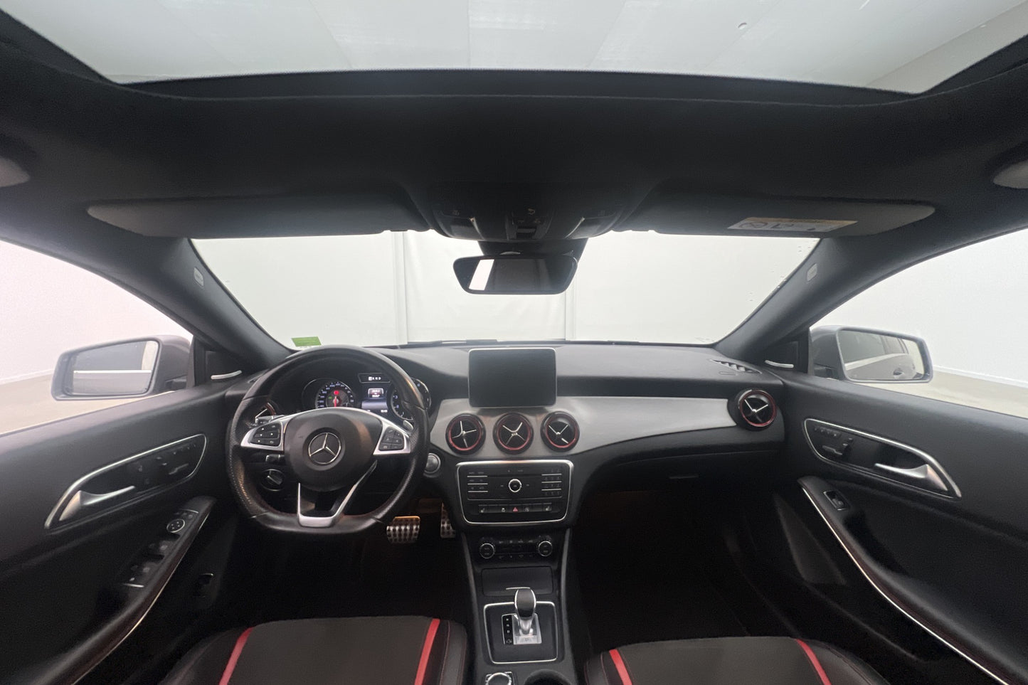 Mercedes-Benz CLA 45 AMG 360hk Skalstolar Panorama H/K Navi