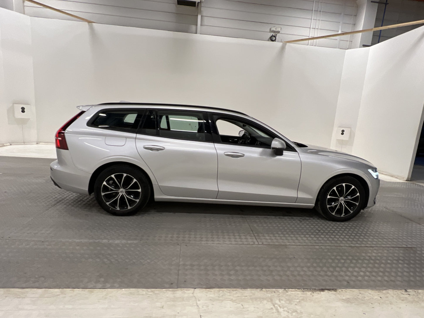 Volvo V60 D3 AWD Advanced VOC Kamera Värmare CarPlay MOMS