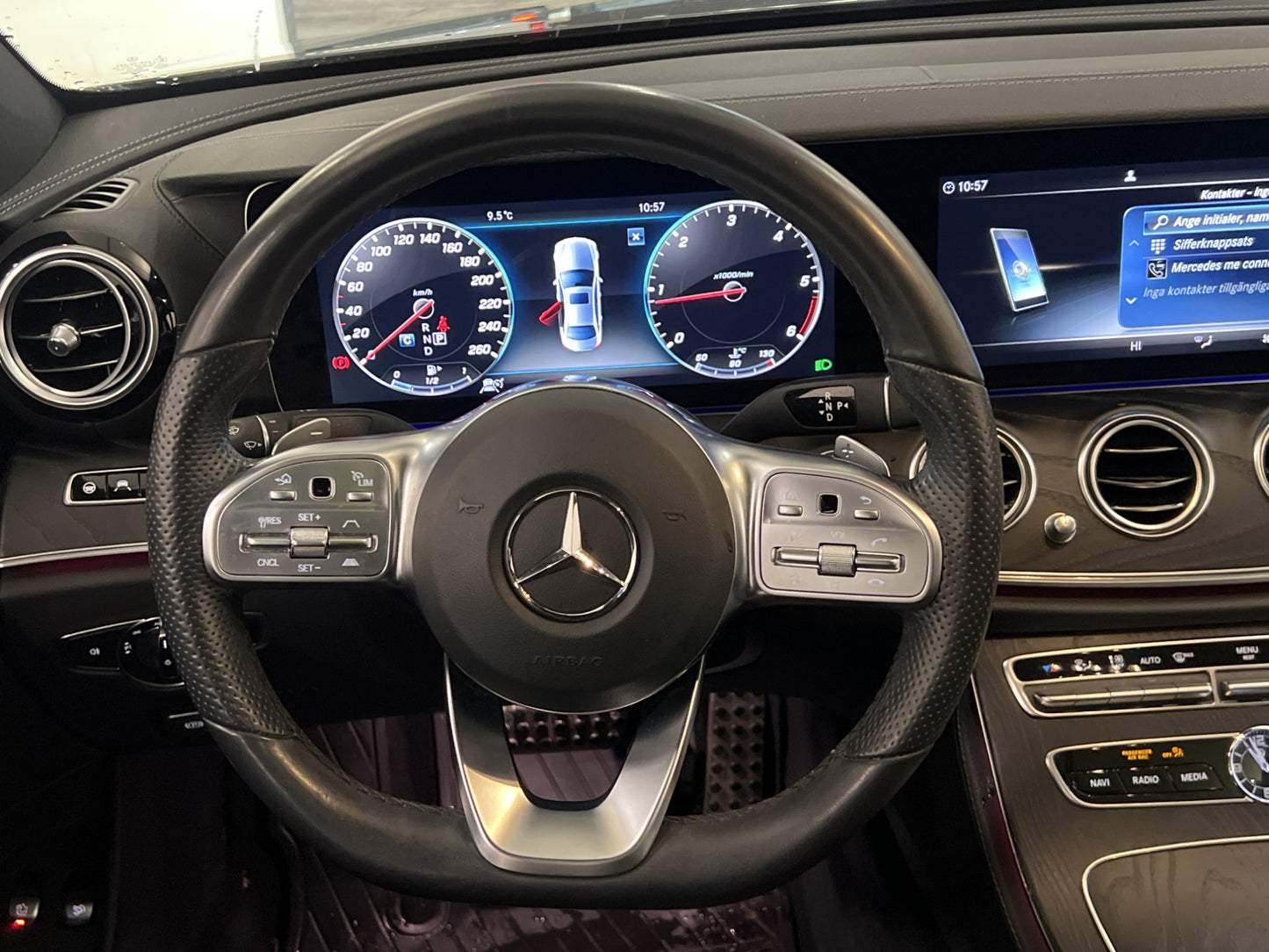 Mercedes-Benz E 220d AMG Pano Burmester Drag 360kamera 194hk