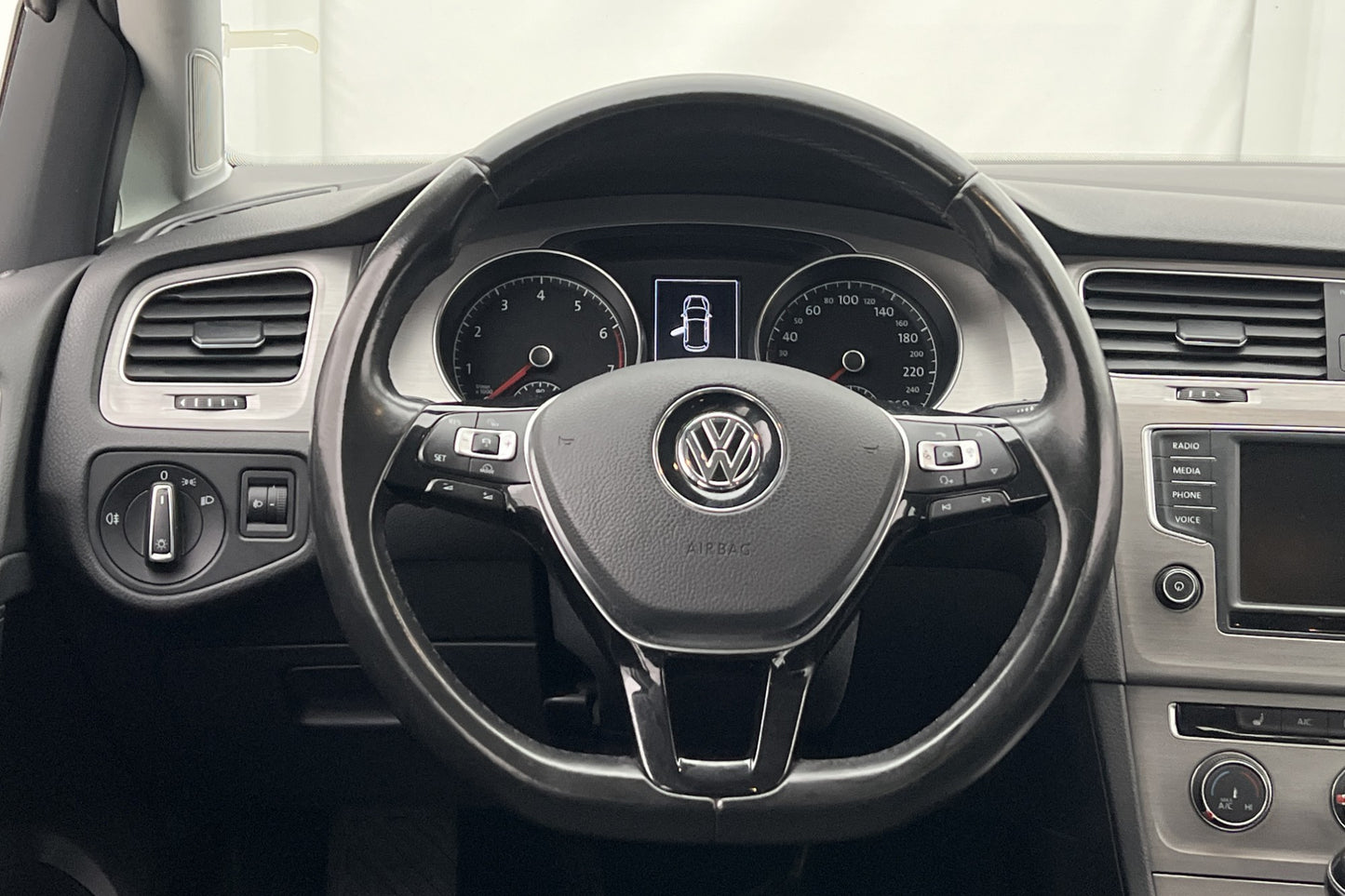 Volkswagen Golf TSI 110hk Style Kamera CarPlay Drag Välserv