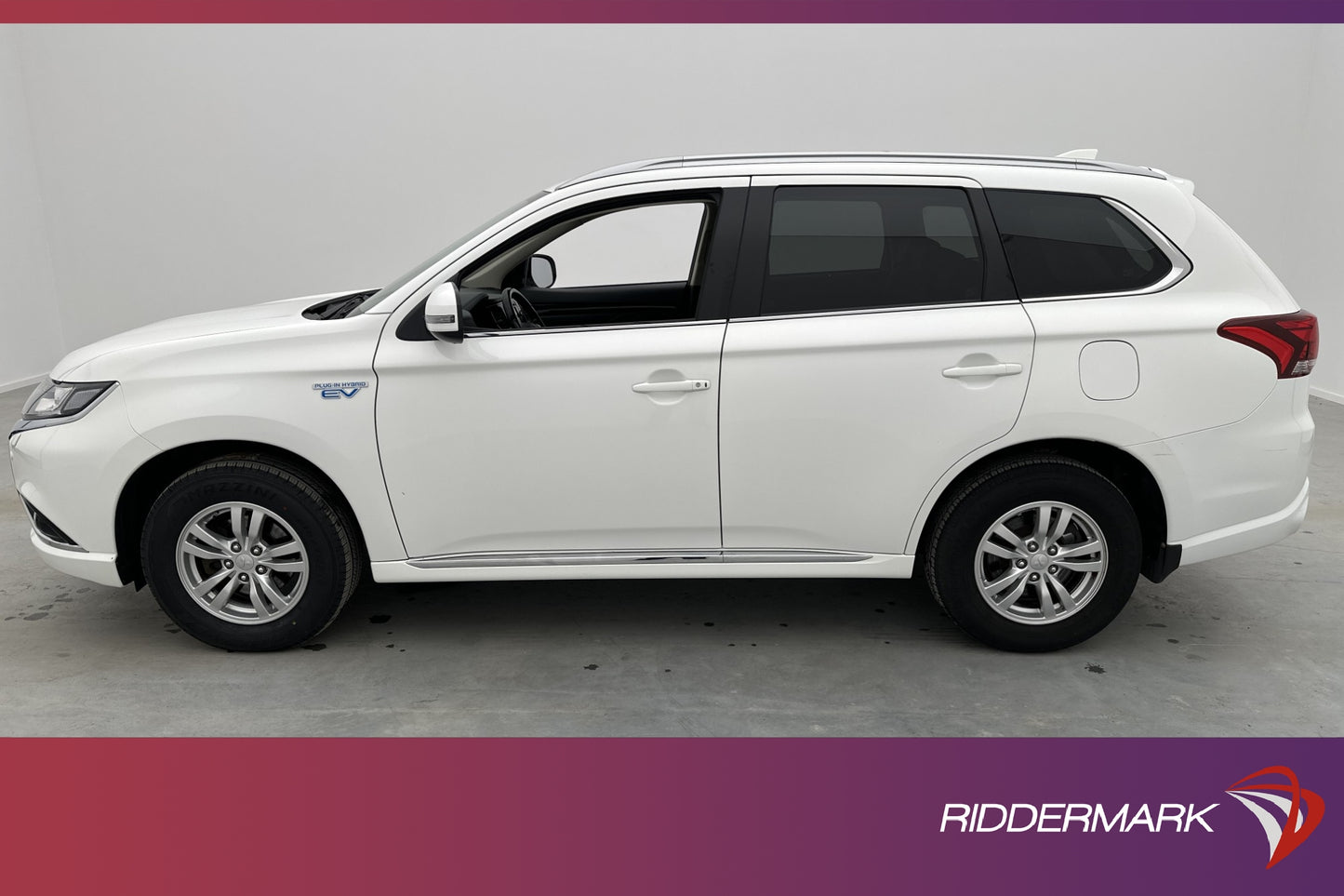 Mitsubishi Outlander P-HEV 4WD 203hk Fleet Edt B-Kamera Drag