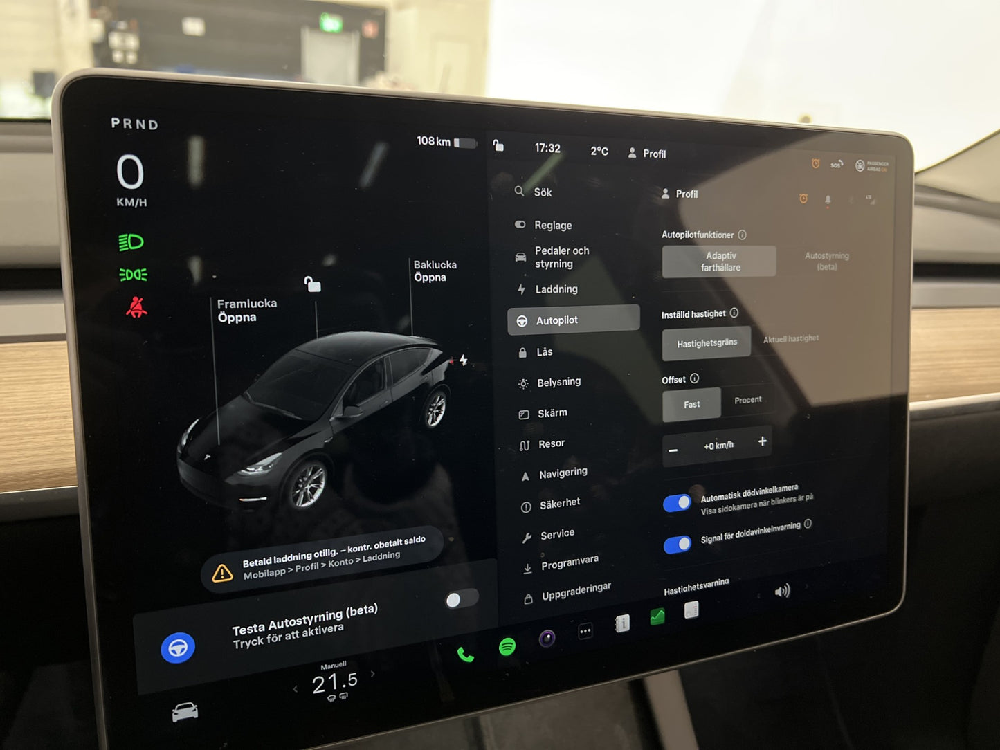 Tesla Model Y Standard Range 299hk Pano Drag Sv.Såld MOMS