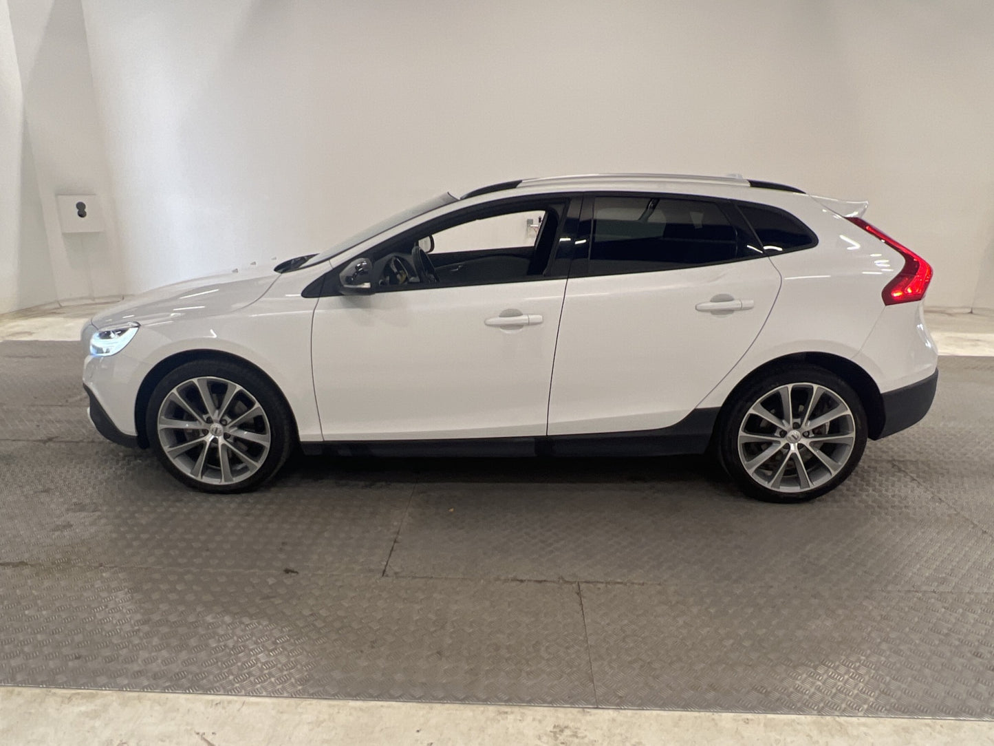 Volvo V40 Cross Country T3 152hk Voc B-Värm Navi B-Kamera