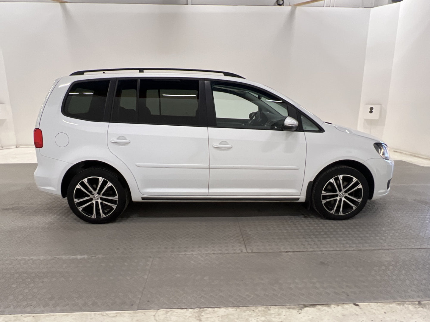 Volkswagen Touran 1.4 TSI EcoFuel 150hk B-kamera Dragkrok