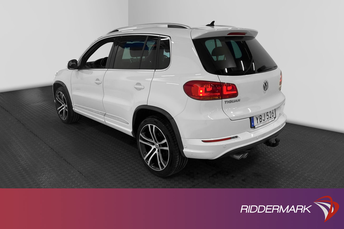 Volkswagen Tiguan 2.0 TDI 4M R-line D-värm Pano Skinn Drag