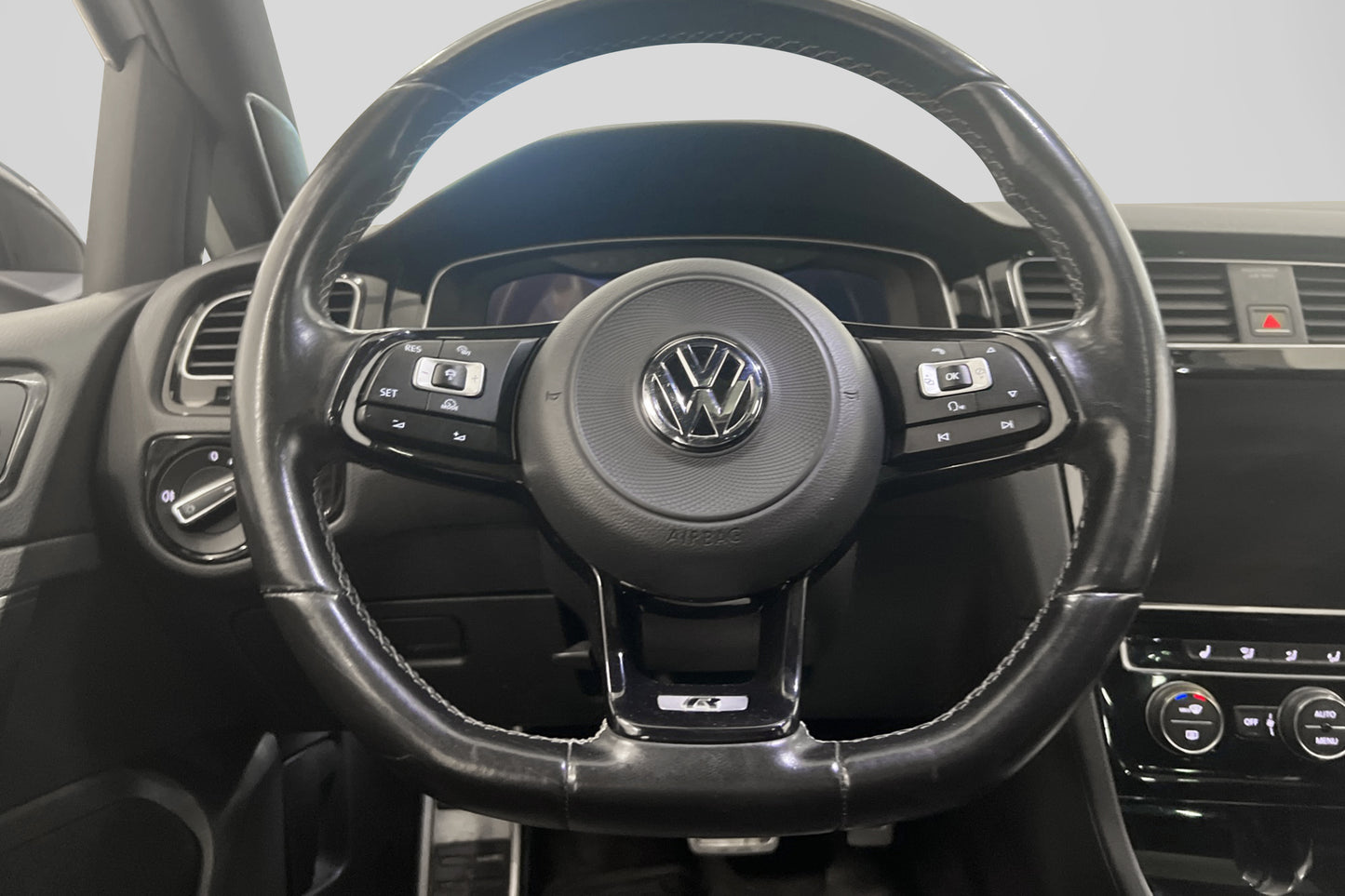 Volkswagen Golf R 2.0 4M 310hk Cockpit GPS Dynaudio Taklucka