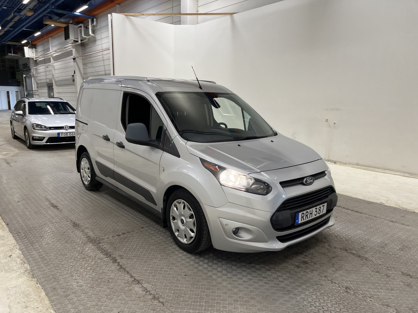 Ford Transit Connect 100hk Värmare Drag B-Kamera Nyservad