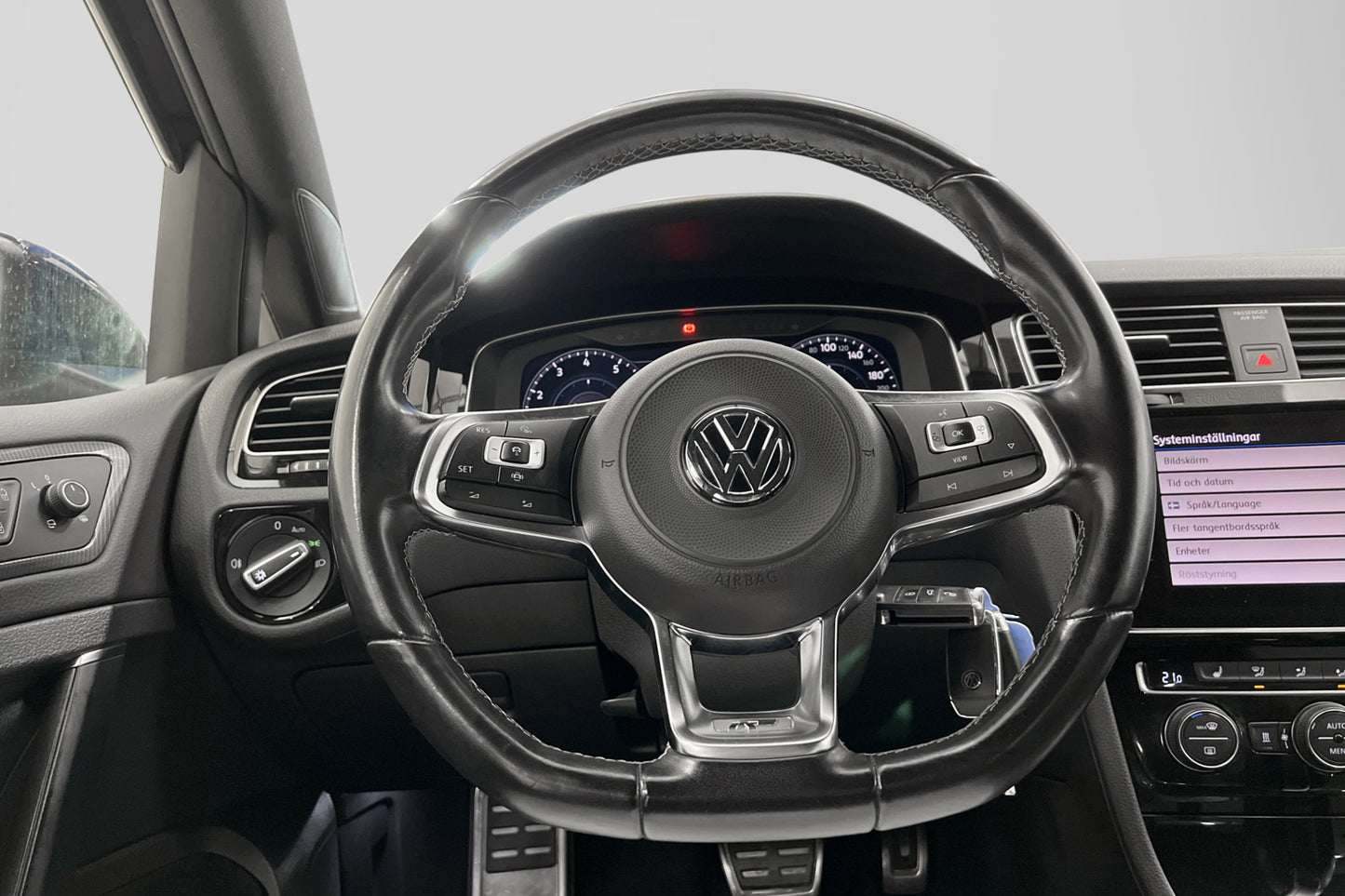 Volkswagen Golf SC 1.5 TSI 150hk R-line B-Värm Cockpit Drag