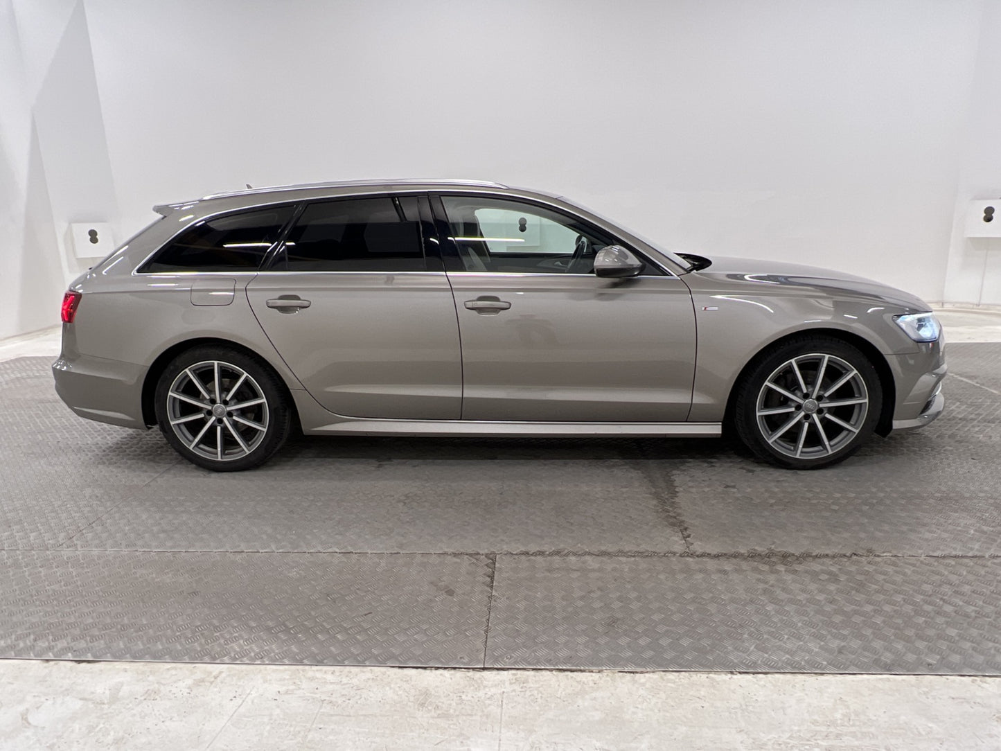 Audi A6 Avant 2.0 TDI Ultra 190hk S-Line Värmare Drag Skinn