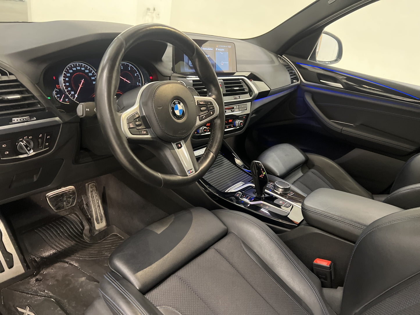 BMW X3 xDrive20d 190hk M-Sport D-Värmare B-Kamera HiFi Navi