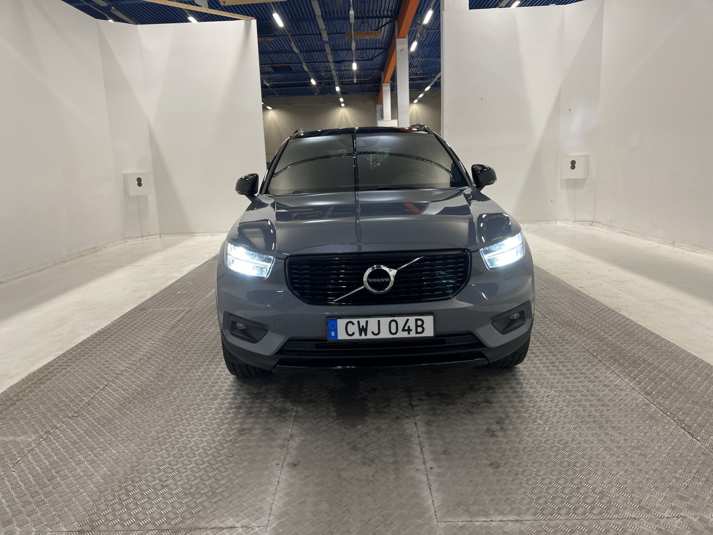 Volvo XC40 T2 129hk R-Design VOC Värmare Kamera Navi Carplay