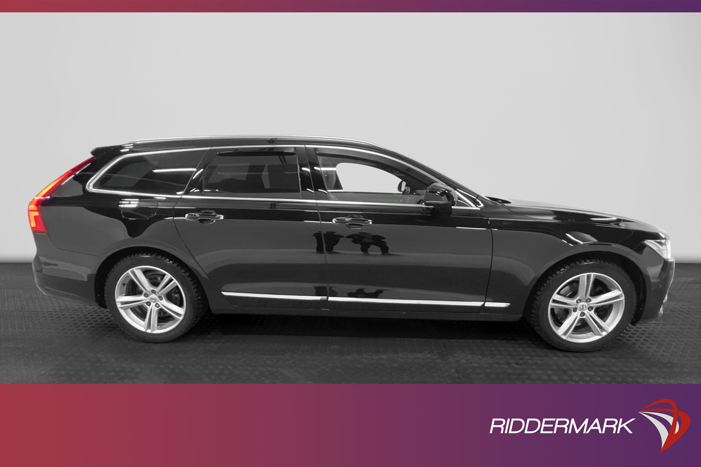 Volvo V90 T5 254 hk Inscription VOC Pano B&W 360° Skinn Drag