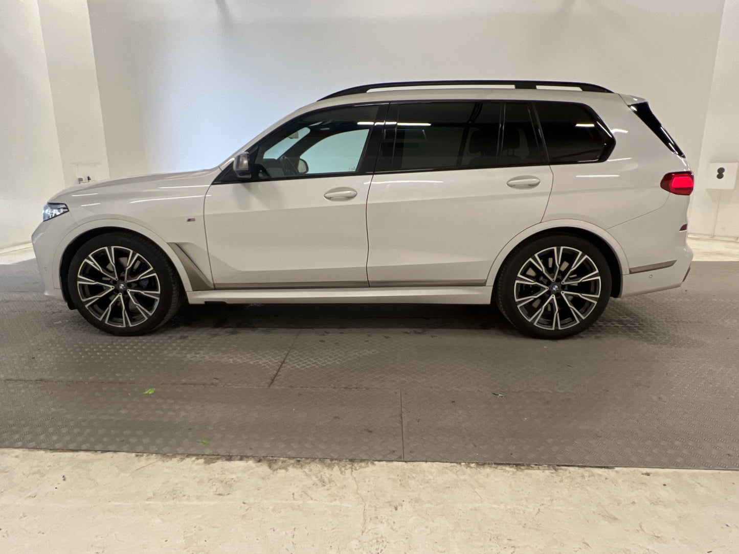 BMW X7 M50i xDrive 530hk Executive Drive Pro B&W 6-sits MOMS