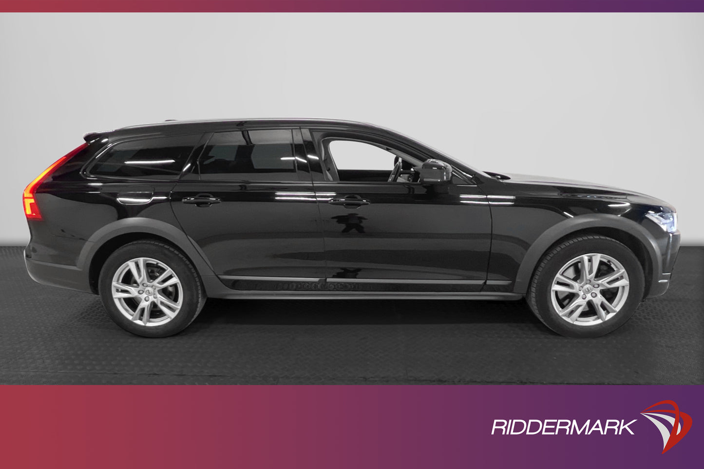 Volvo V90 Cross Country T5 AWD B&W Pano 360° Navi Skinn VOC