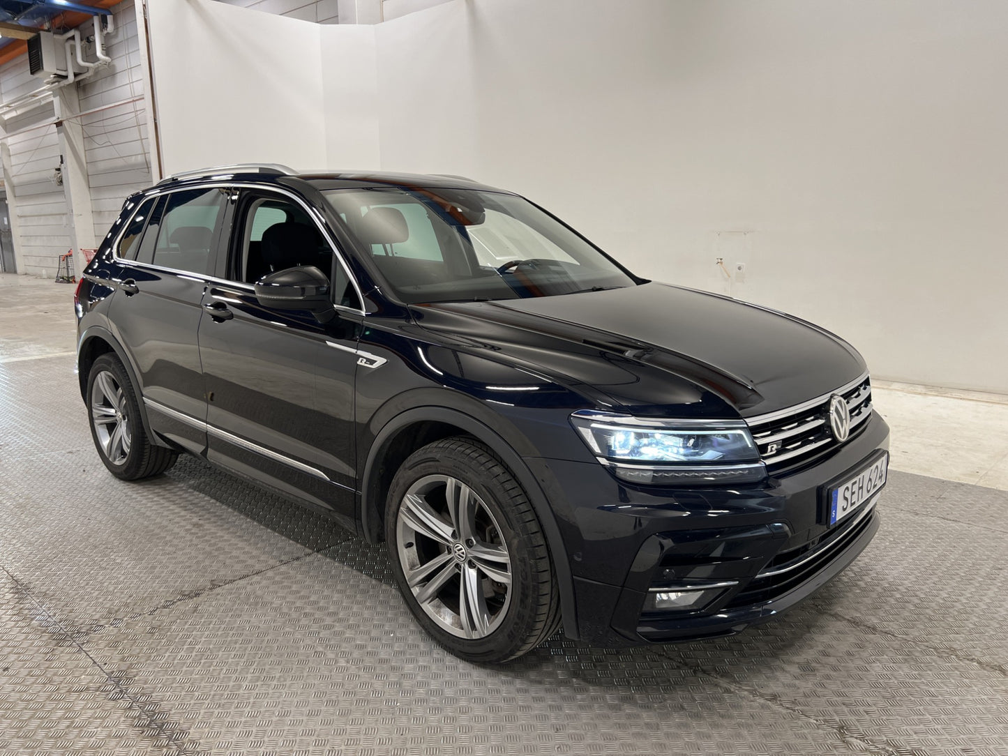 Volkswagen Tiguan 4M 190hk R-Line Cockpit Värmare B-Kam Drag