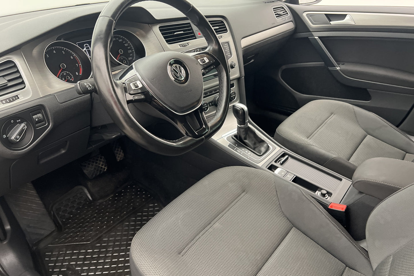 Volkswagen Golf SC 1.2 TSI 110hk Värmare CarPlay Lågskatt