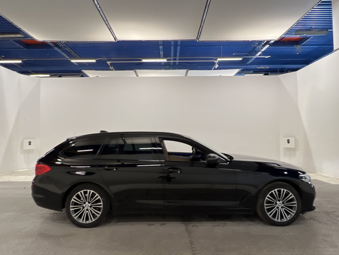 BMW 520 d Touring 190hk Sportline Pano D-Värm Skinn Kamera