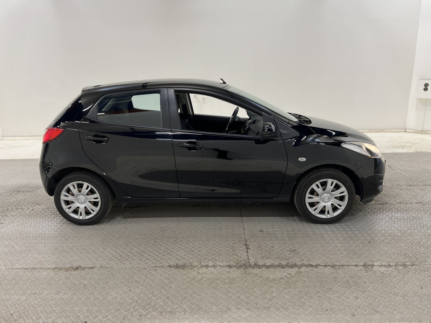 Mazda 2 1.3 MZR 84hk Lågskatt Nyservad