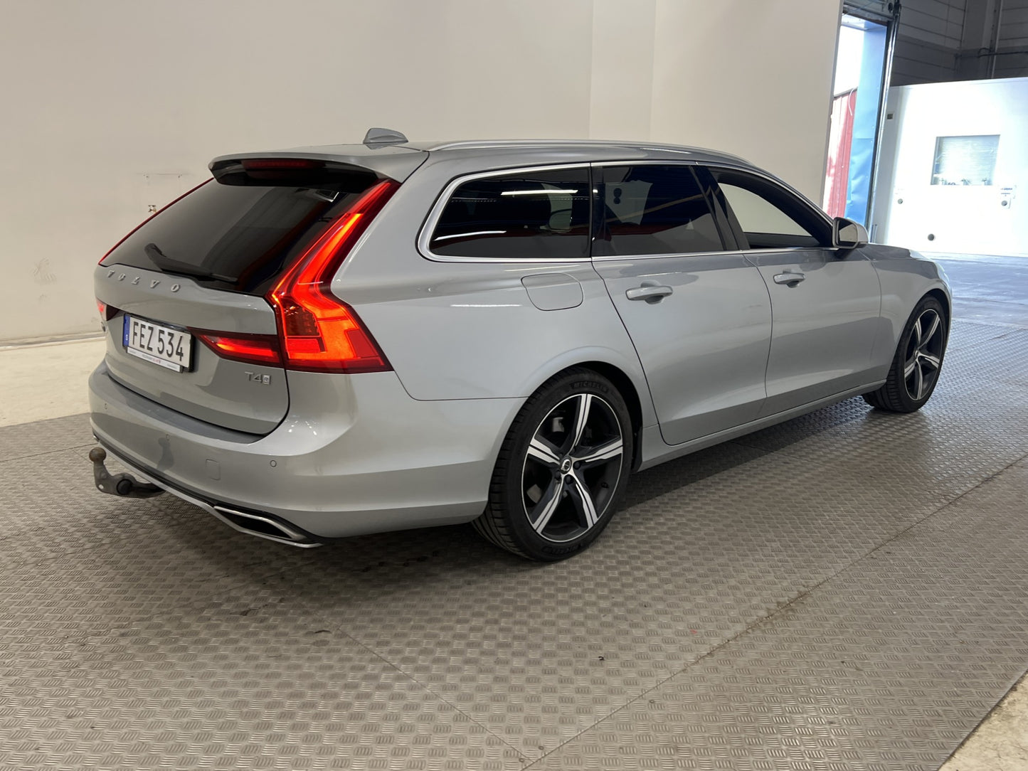 Volvo V90 T4 190hk R-Design VOC Värm BLIS Dragkrok Carplay