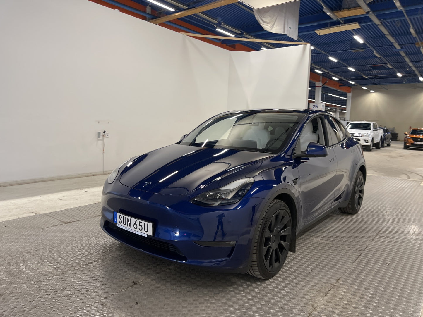 Tesla Model Y Long Range 345hk Svensksål Uppgraderad AP MOMS