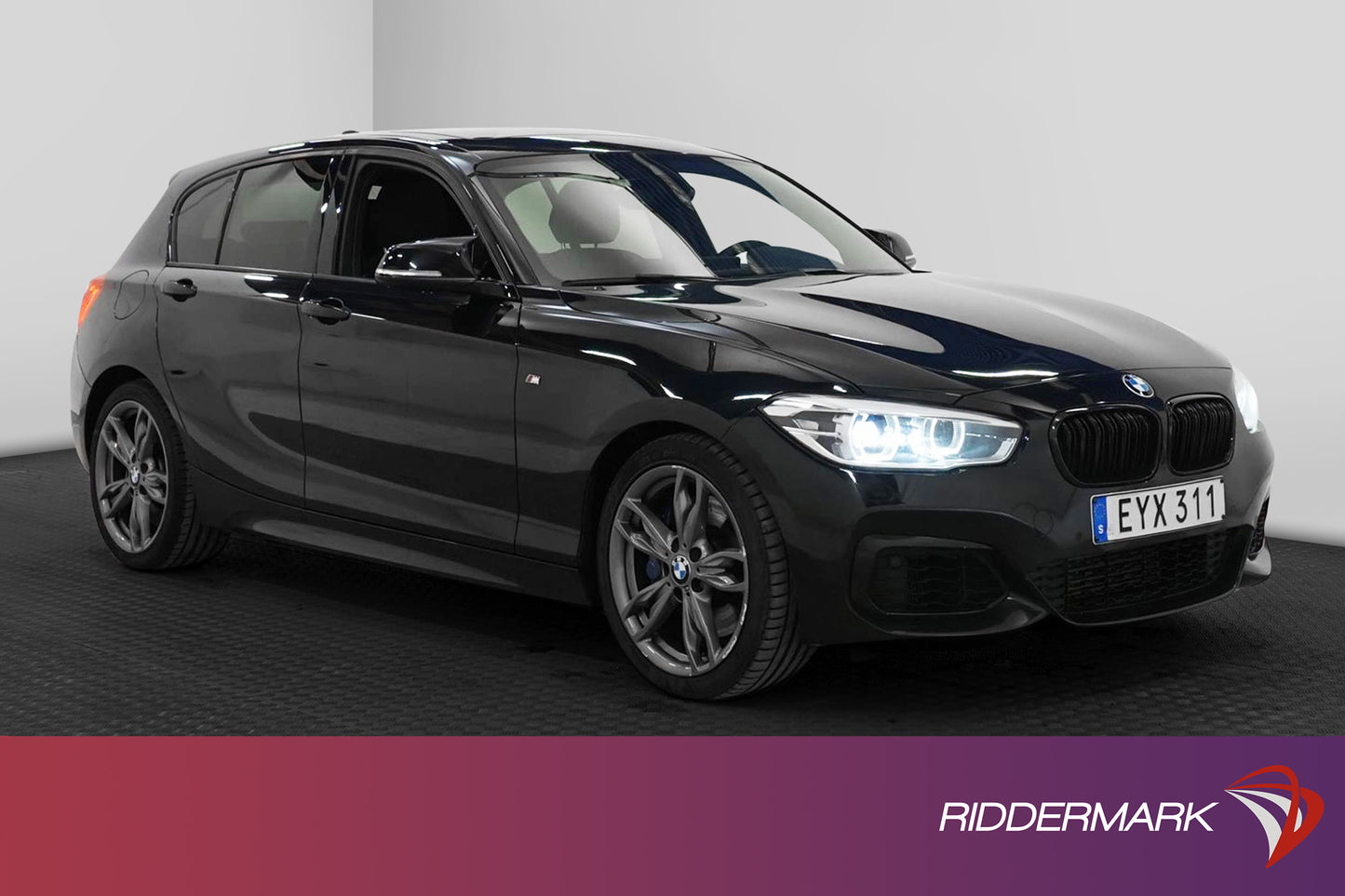 BMW M135i xDrive 326hk M Sport Pano H/K P-sensorer Rattvärme