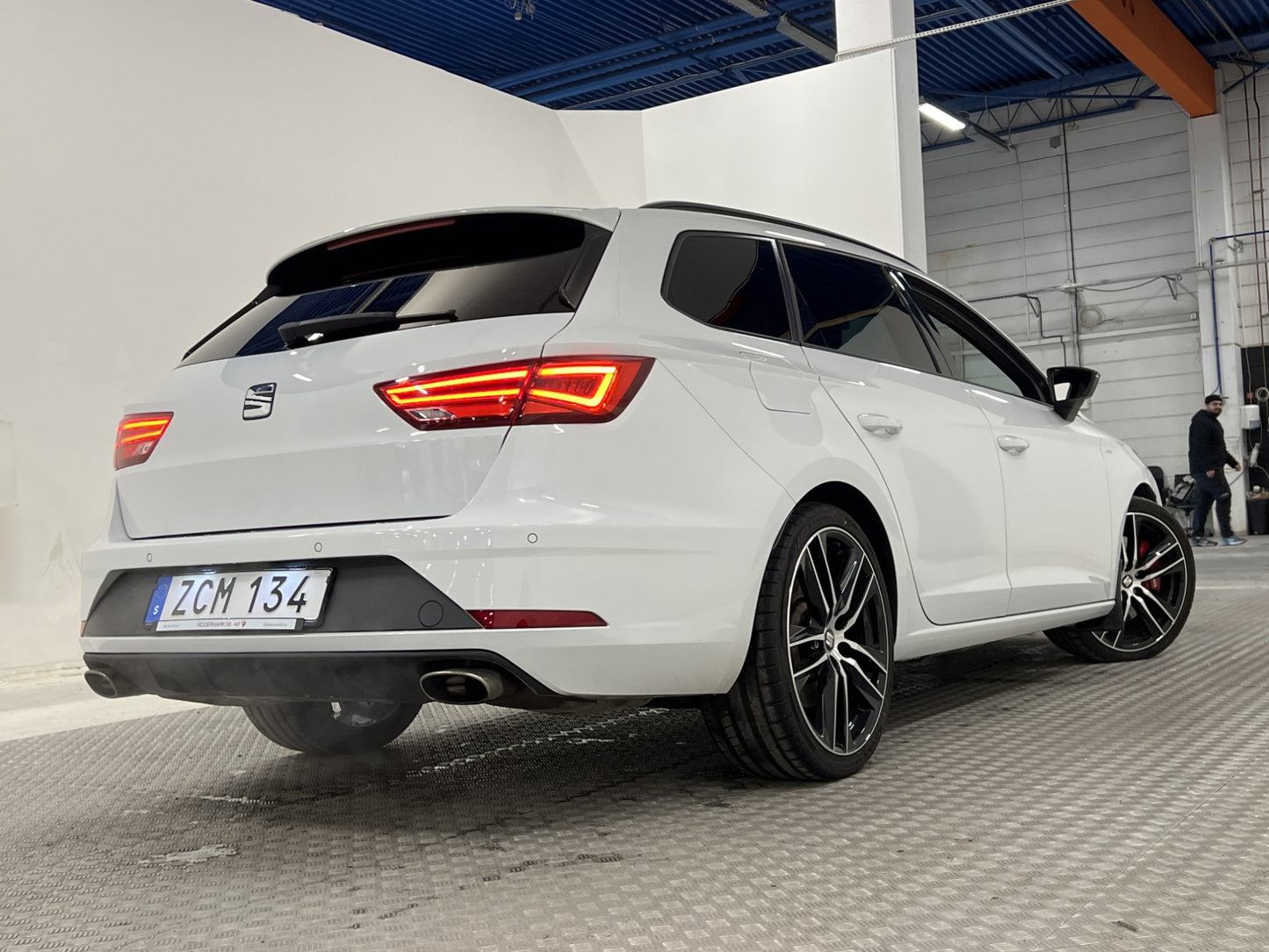 SEAT Leon ST 2.0 TSI 4Drive 300hk Cockpit Beats DCC Navi