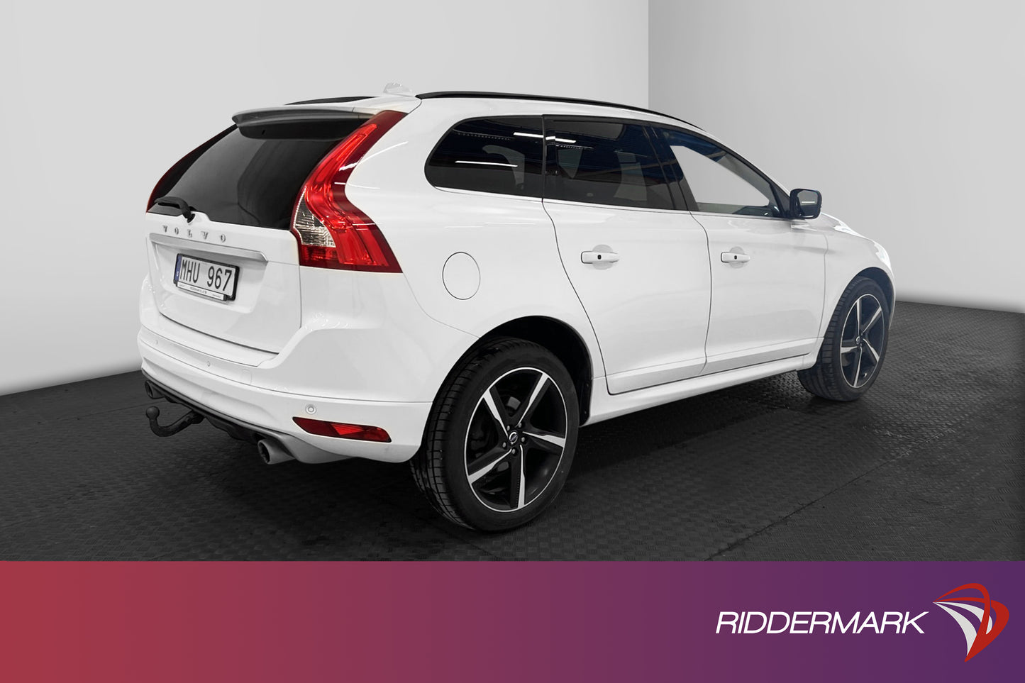 Volvo XC60 D4 AWD 215hk R-Design VOC Pano Värmare Drag Navi