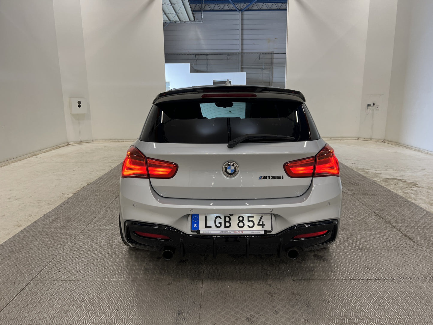 BMW M135i xDrive 326hk Taklucka Navi H/K Alcantara