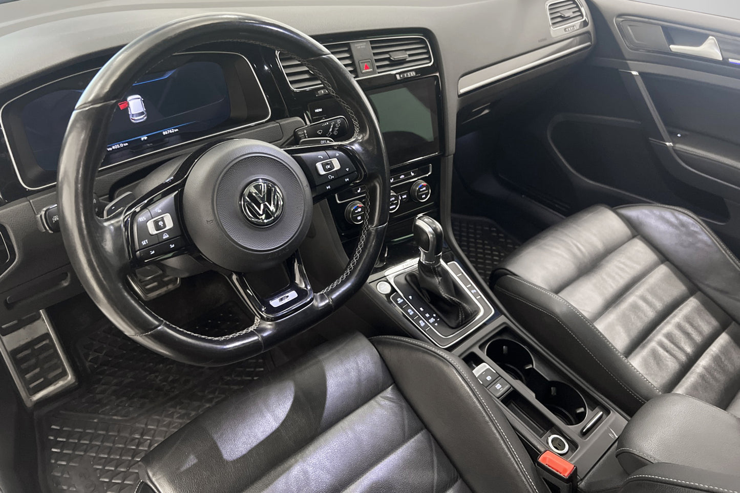 Volkswagen Golf R 2.0 4M 310hk Cockpit GPS Dynaudio Taklucka