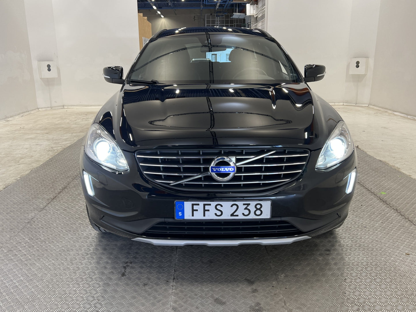 Volvo XC60 D4 AWD 190hk Momentum VOC Värmare Kamera Drag GPS