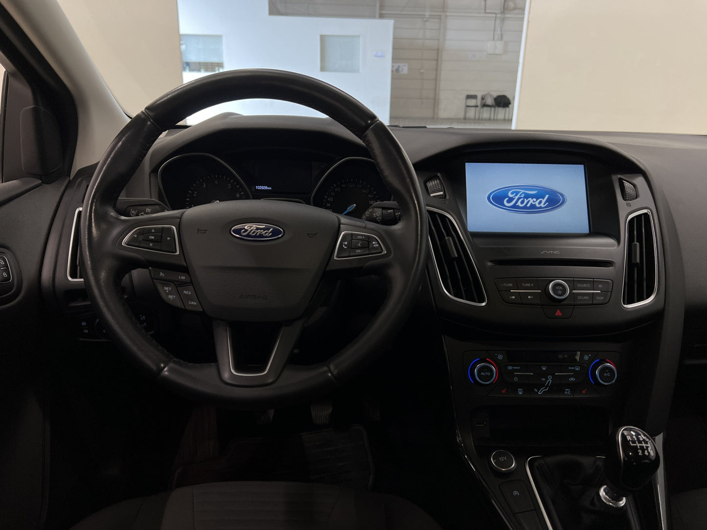 Ford Focus 1.0 EcoBoost Navigation Låg Skatt Välservad