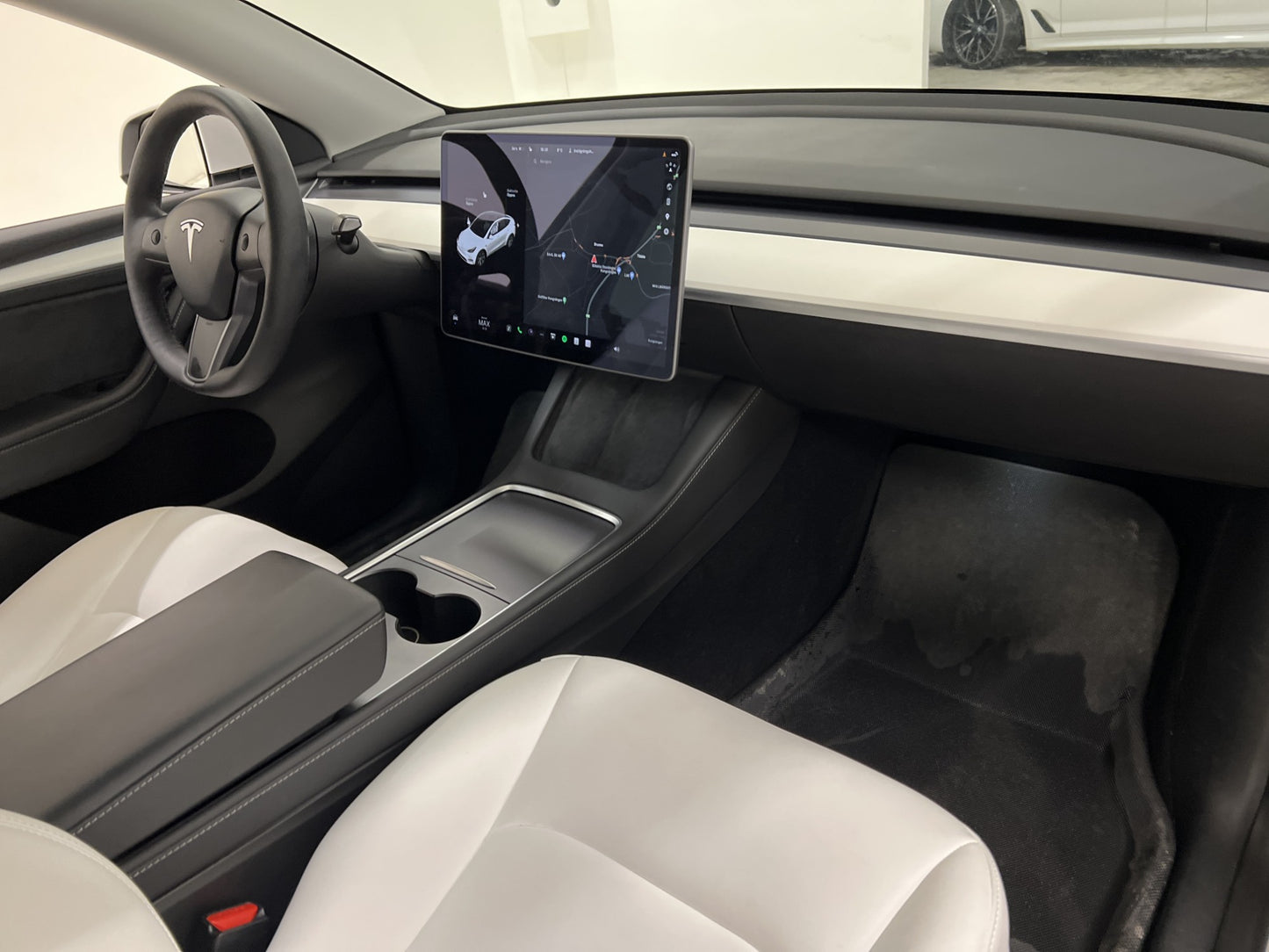 Tesla Model Y Long Range AWD 345hk Ljus interiör Dragkrok